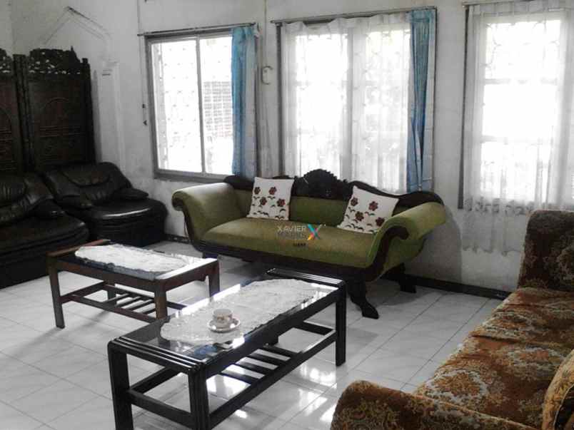 dijual rumah raya karangmenjangan