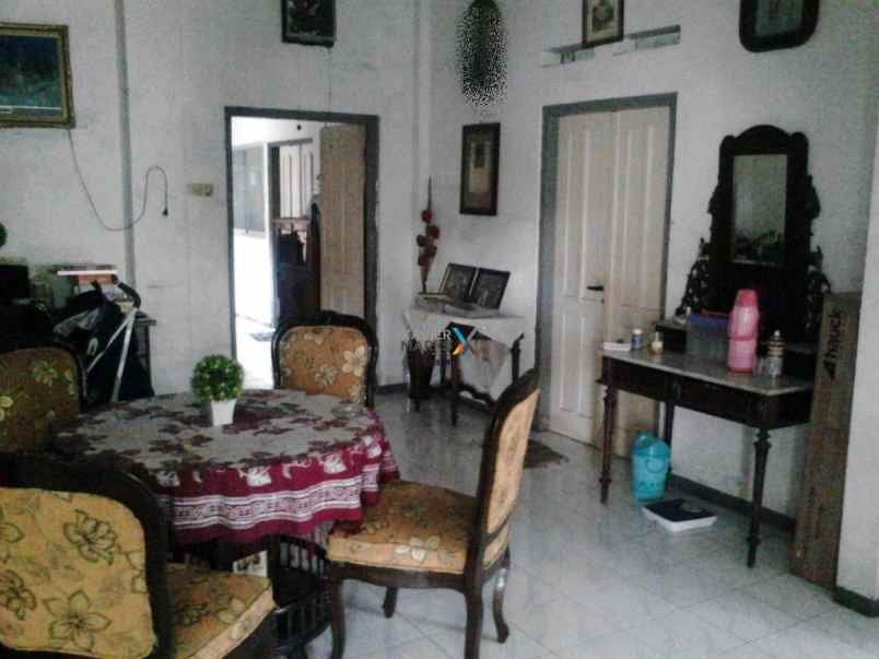 dijual rumah raya karangmenjangan