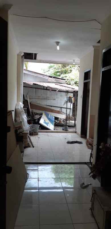 dijual rumah raya tenggilis