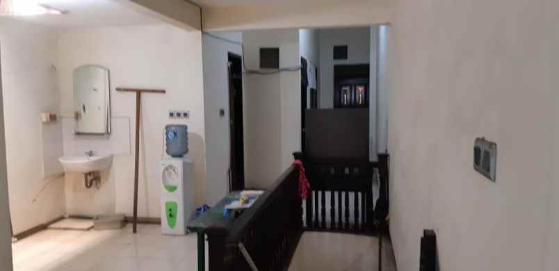 dijual rumah raya tenggilis