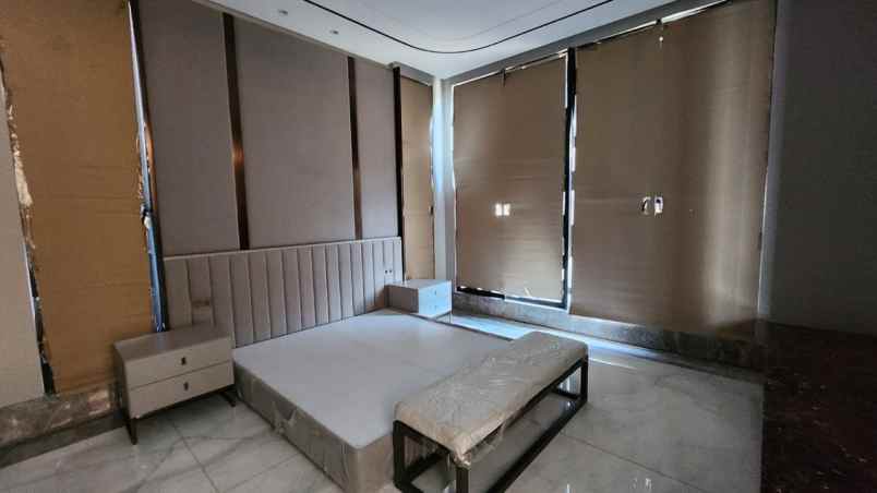 dijual rumah regency 21