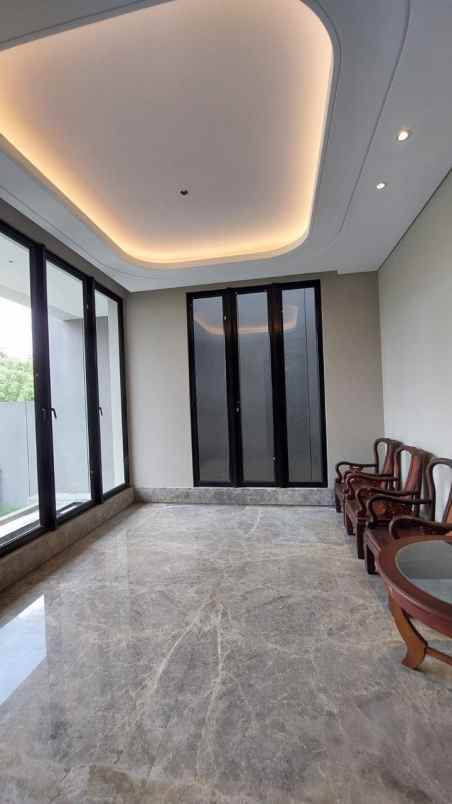 dijual rumah regency 21