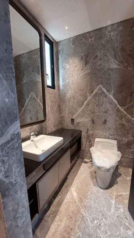 dijual rumah regency 21