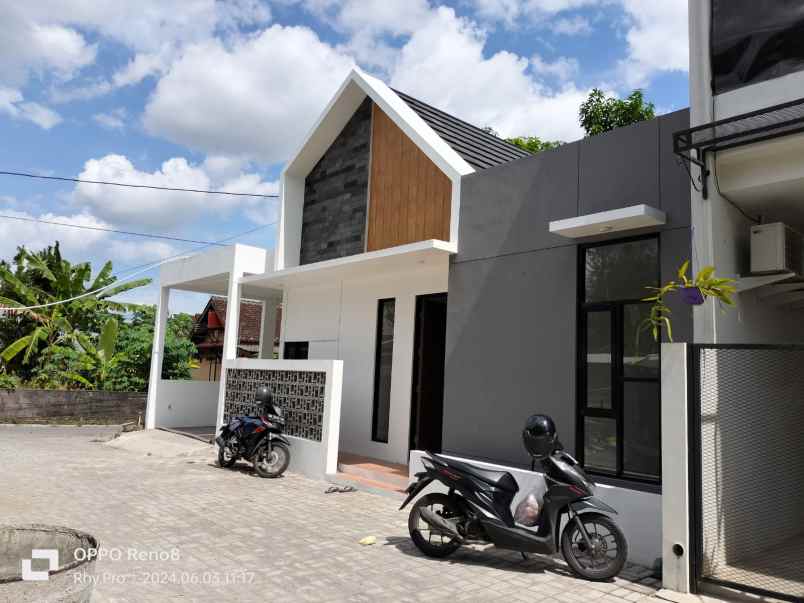 dijual rumah ring road barat banyuraden