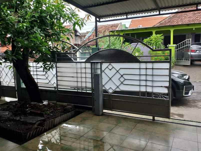 dijual rumah rogojembangan timur