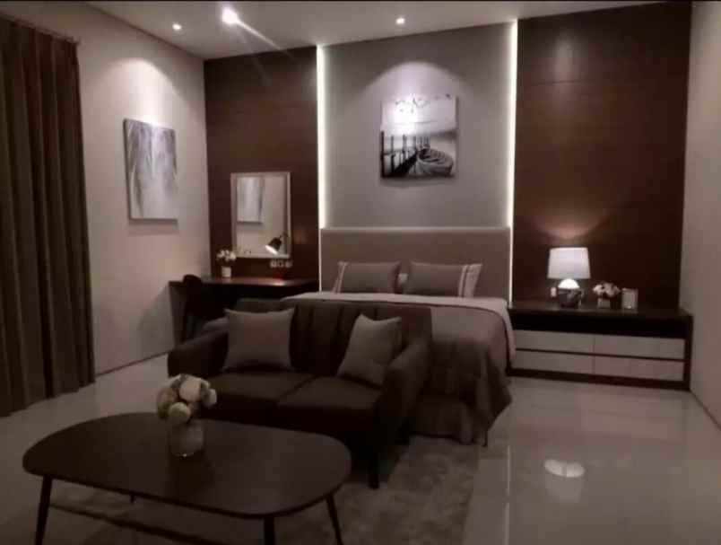 dijual rumah royal residence