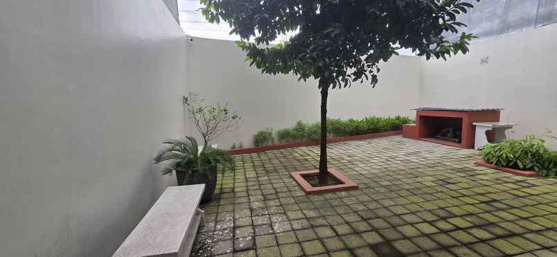 dijual rumah royal residence wiyung
