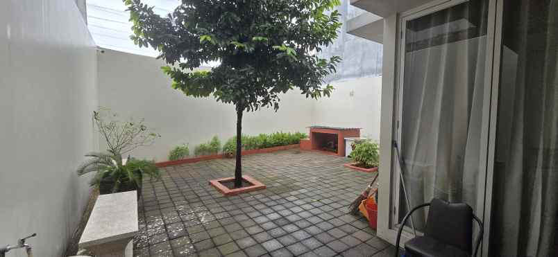 dijual rumah royal residence wiyung