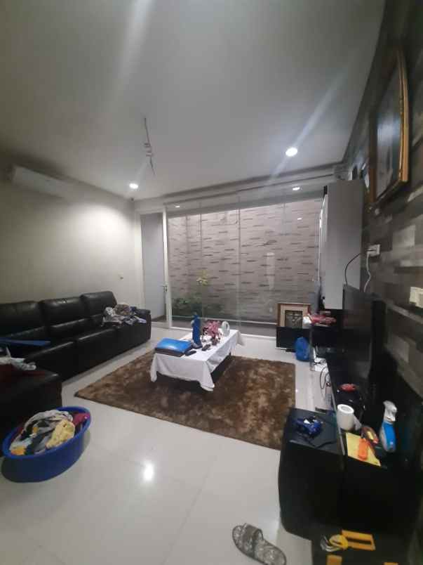 dijual rumah rumah di green lake city