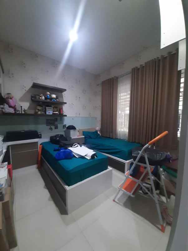 dijual rumah rumah di green lake city