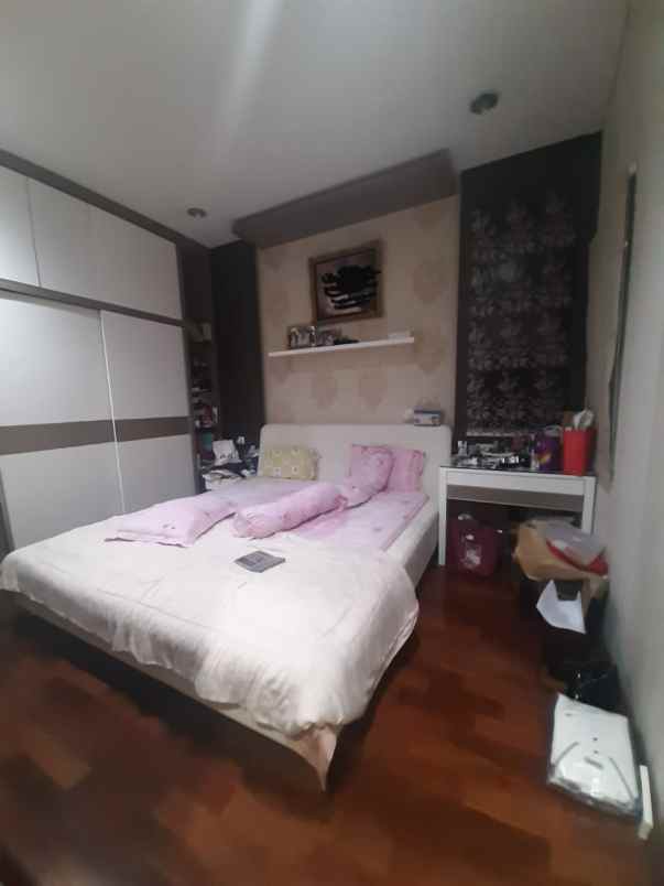 dijual rumah rumah di green lake city