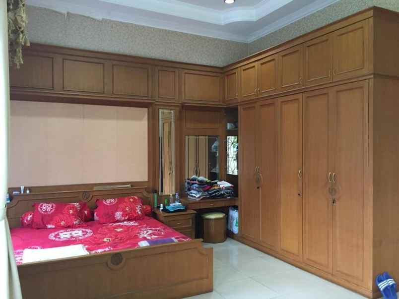 dijual rumah rumah di taman palem