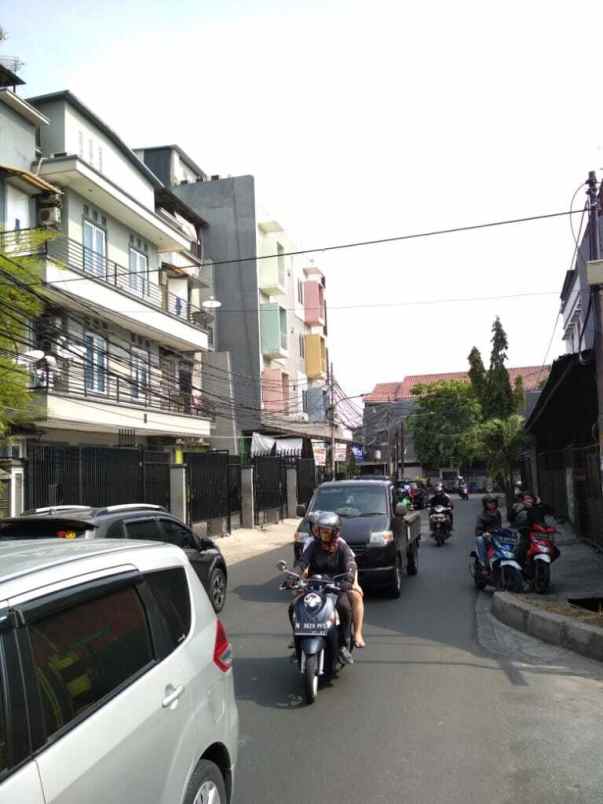 dijual rumah rumah kost di taman daan