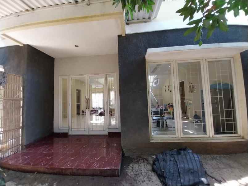 dijual rumah rungkut asri