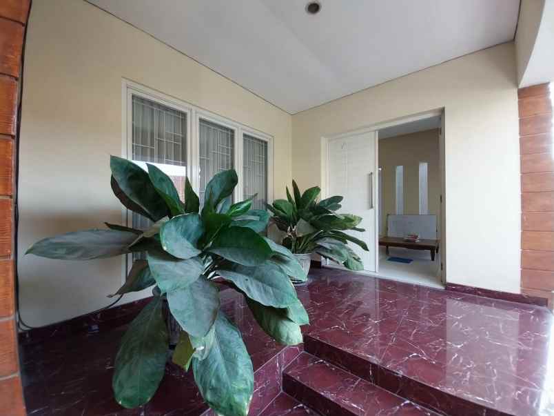 dijual rumah rungkut asri