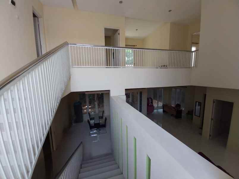 dijual rumah rungkut asri