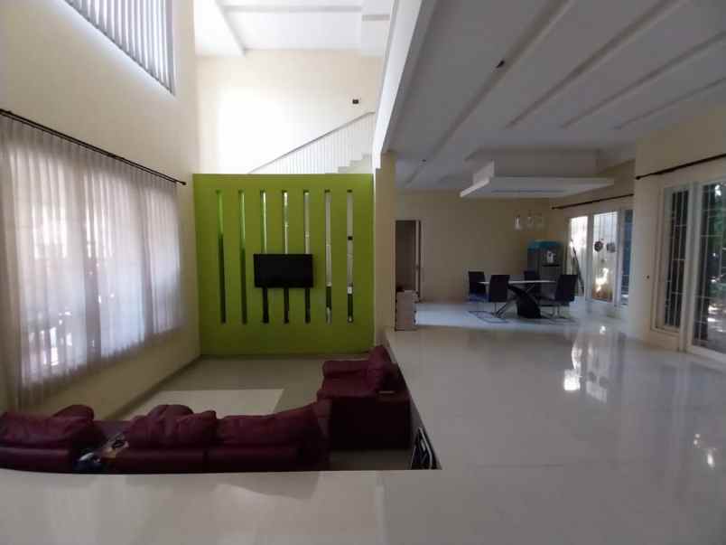 dijual rumah rungkut asri