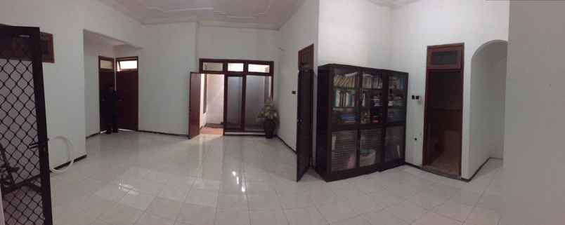 dijual rumah rungkut barata