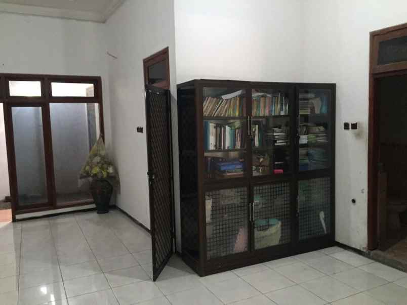 dijual rumah rungkut barata