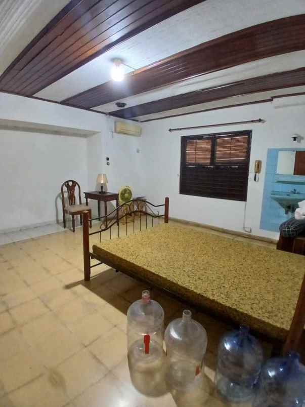 dijual rumah salemba