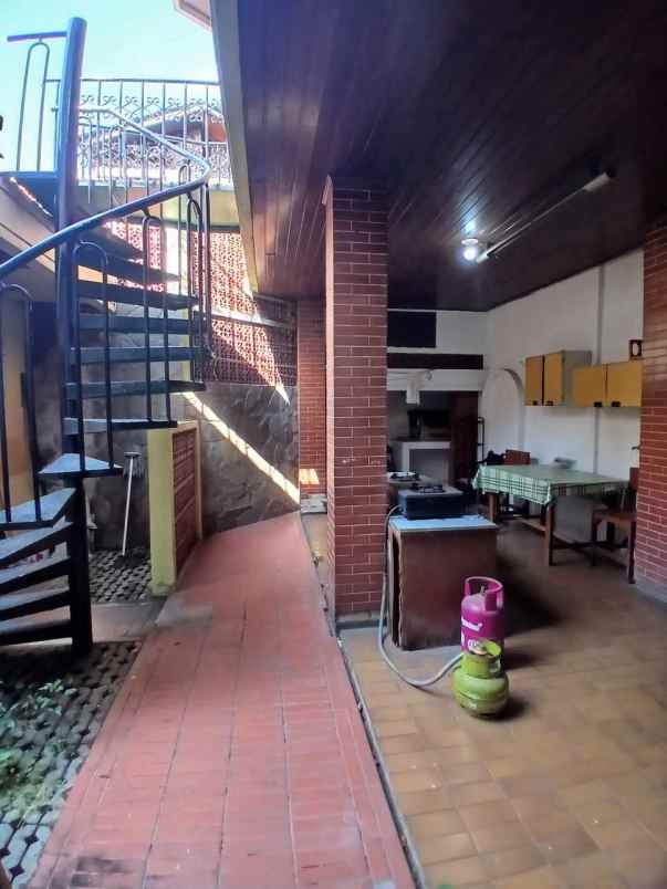dijual rumah salemba