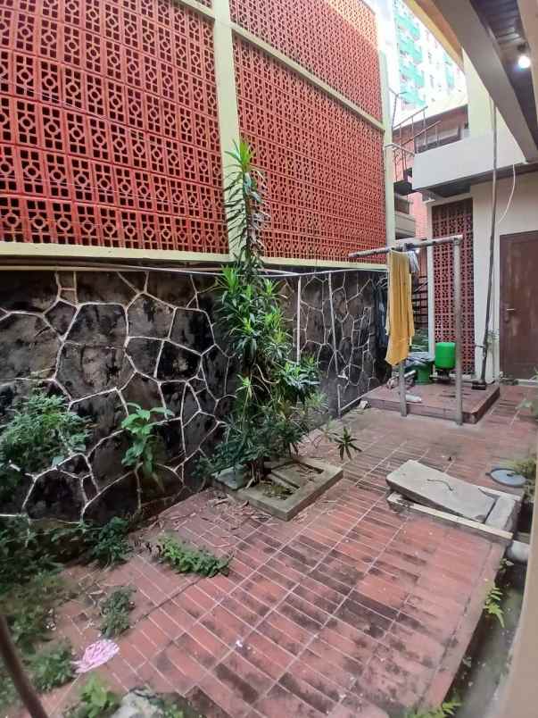 dijual rumah salemba