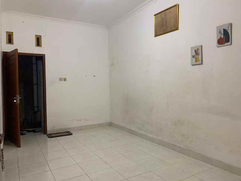 dijual rumah second ada kanopi murah jual cepat