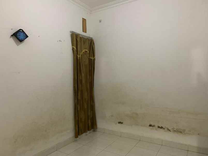 dijual rumah second ada kanopi murah jual cepat