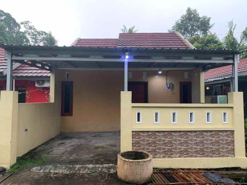 dijual rumah second ada kanopi murah jual cepat