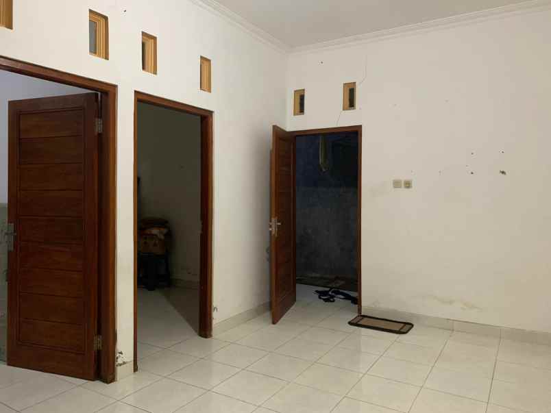 dijual rumah second ada kanopi murah jual cepat