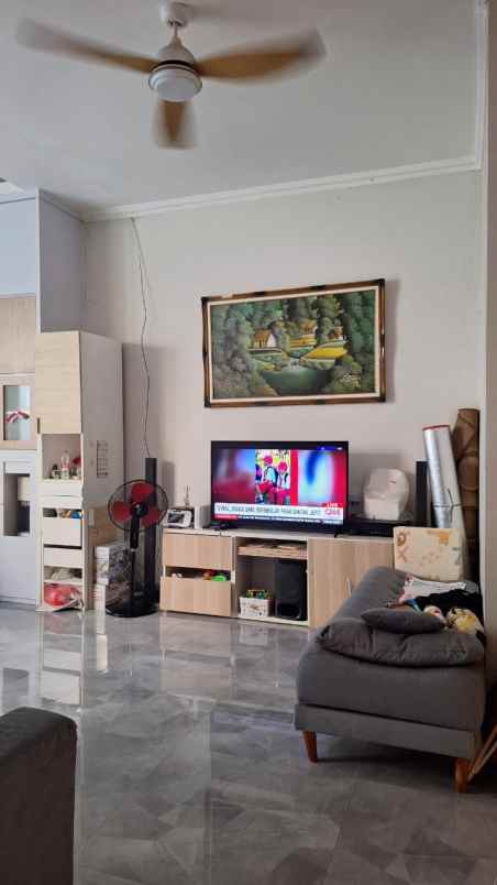 dijual rumah second hook terawat di pengasinan depok