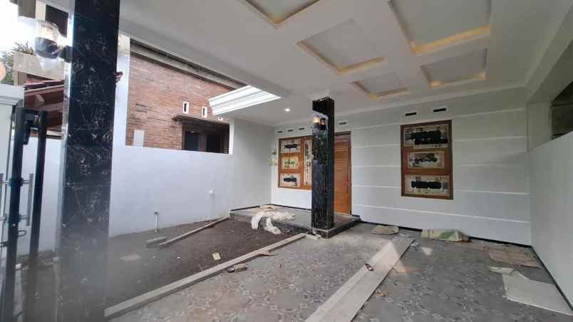 dijual rumah selomartani