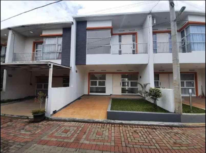 dijual rumah sembrani townhouse