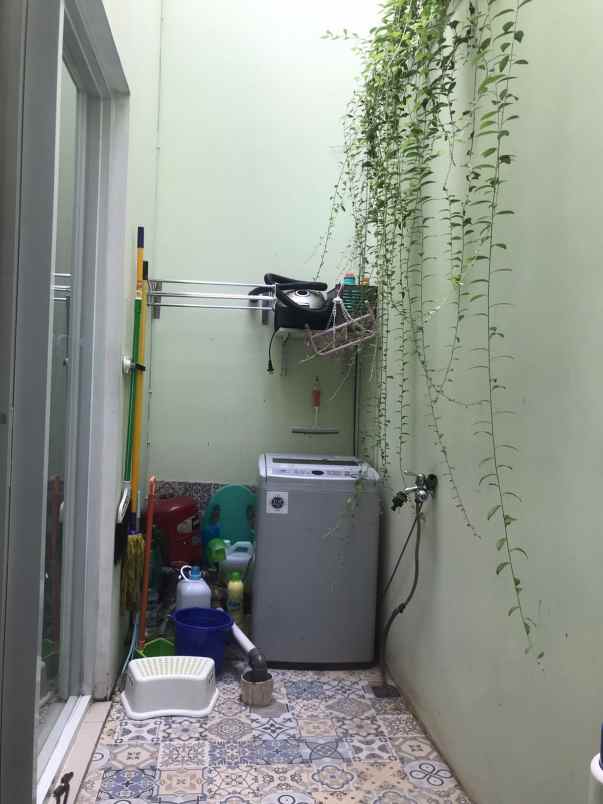 dijual rumah serua ciputat