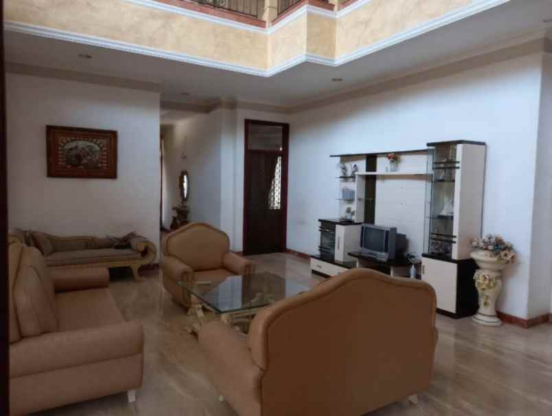 dijual rumah seruni surabaya pusat