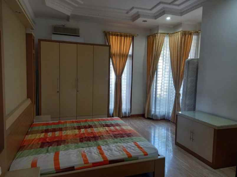 dijual rumah seruni surabaya pusat