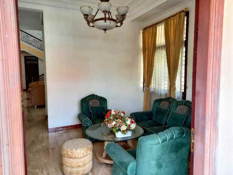 dijual rumah seruni surabaya pusat