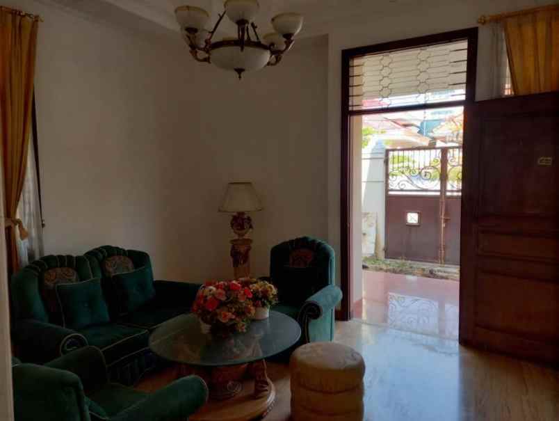 dijual rumah seruni surabaya pusat