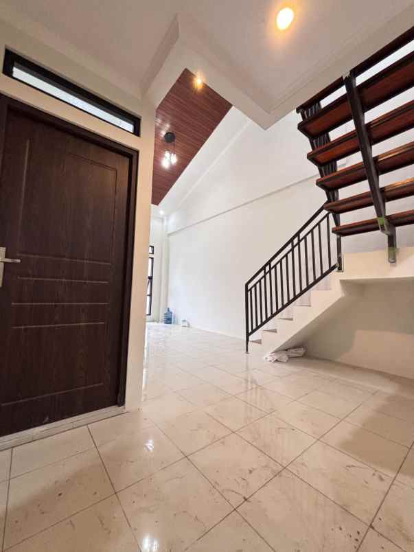 dijual rumah siap huni 2 lanati