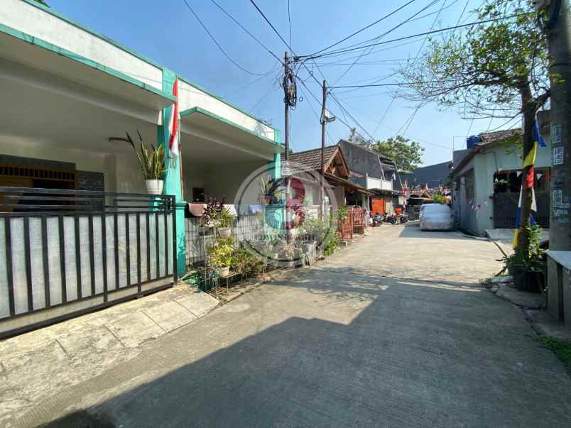 dijual rumah siap huni dalam komplek area pondok aren