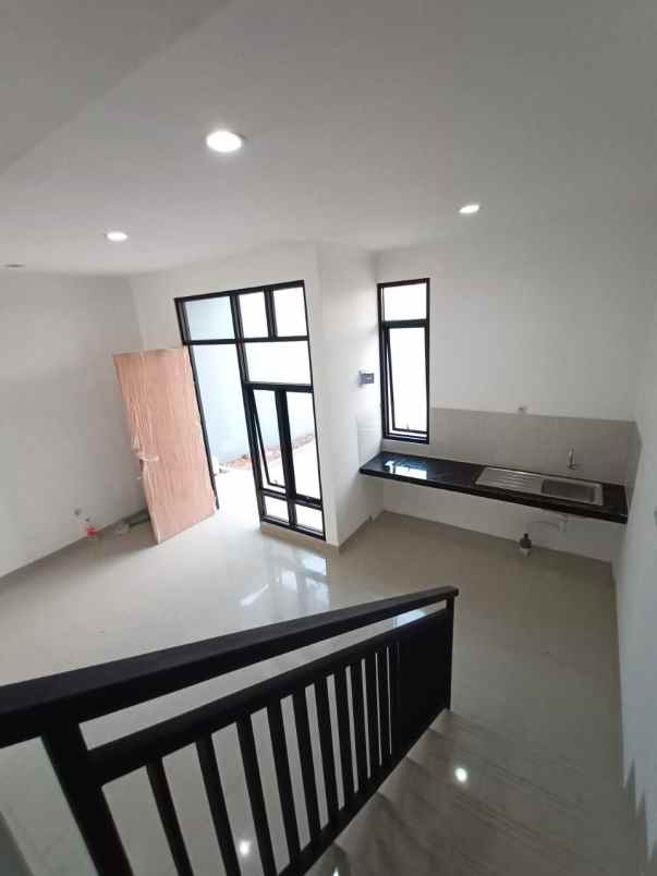 dijual rumah siap huni model modern di cirendeu