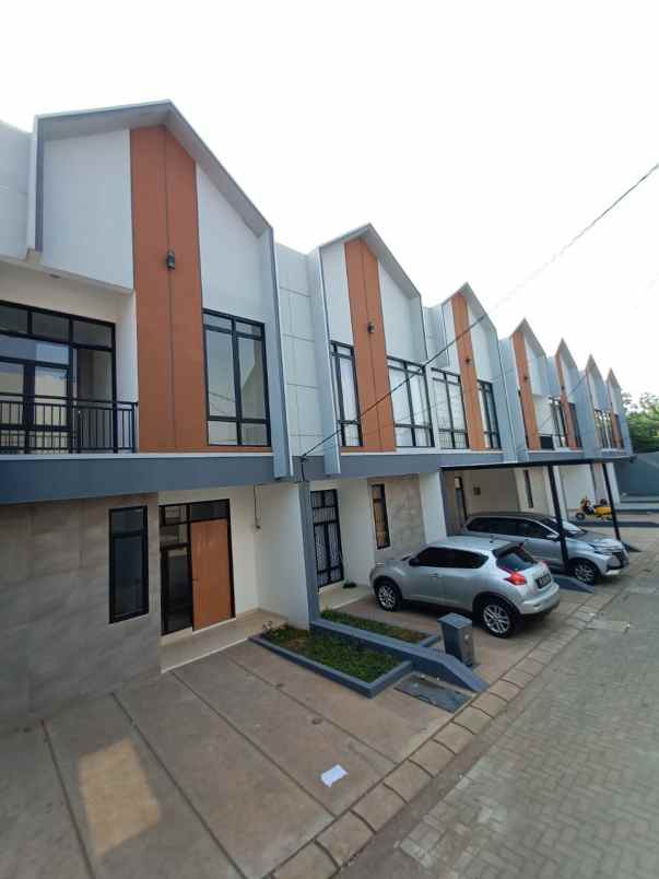 dijual rumah siap huni model modern di cirendeu