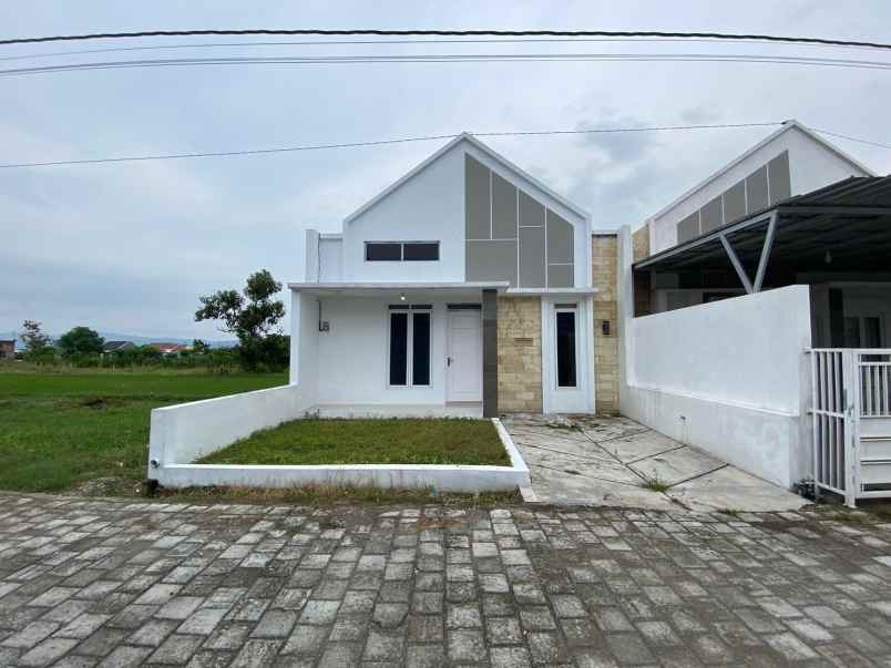 dijual rumah siap huni model scandinavian