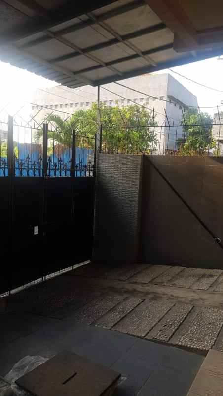 dijual rumah simo magerejo