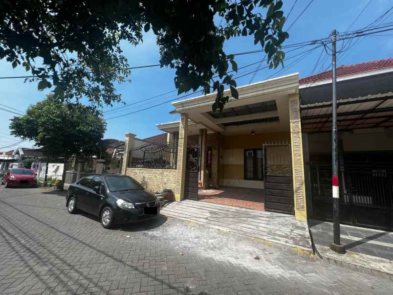 dijual rumah simpang darmo permai