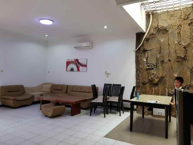 dijual rumah simpang darmo permai