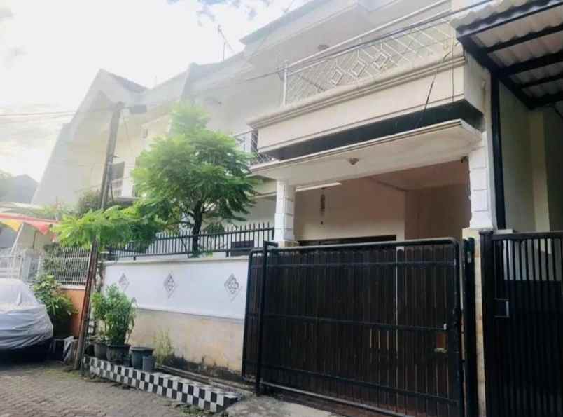 dijual rumah simpang darmo permai selatan