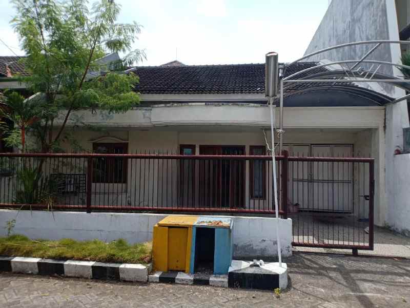 dijual rumah simpang darmo permai selatan