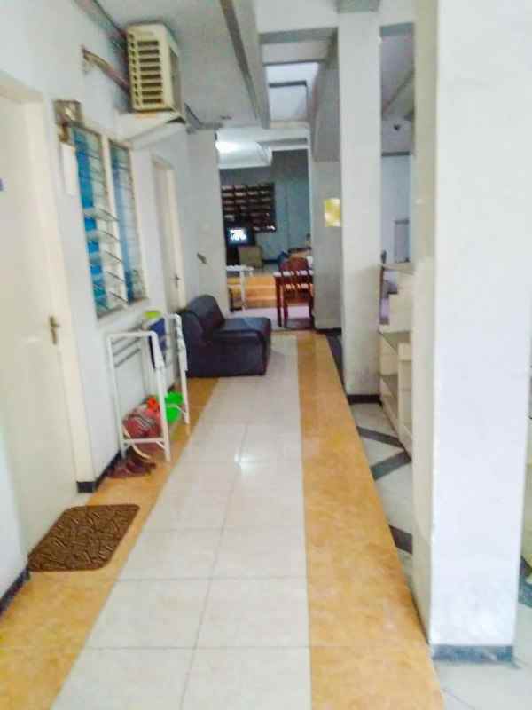 dijual rumah siwalankerto