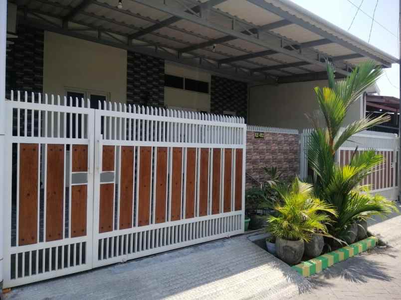 dijual rumah strategis